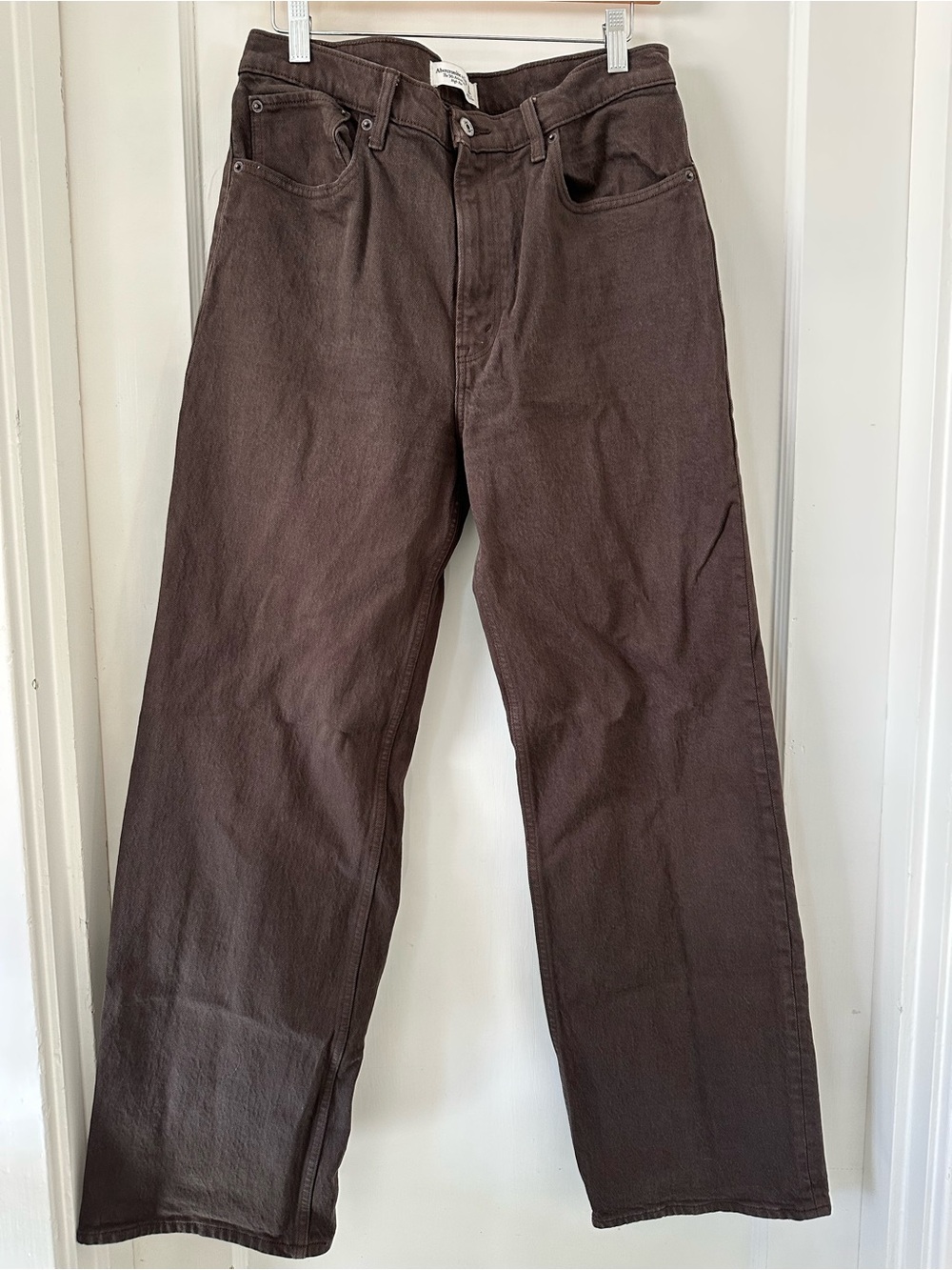 Abercrombie & Fitch - The 90s Relaxed Jean High Rise in Brown wash